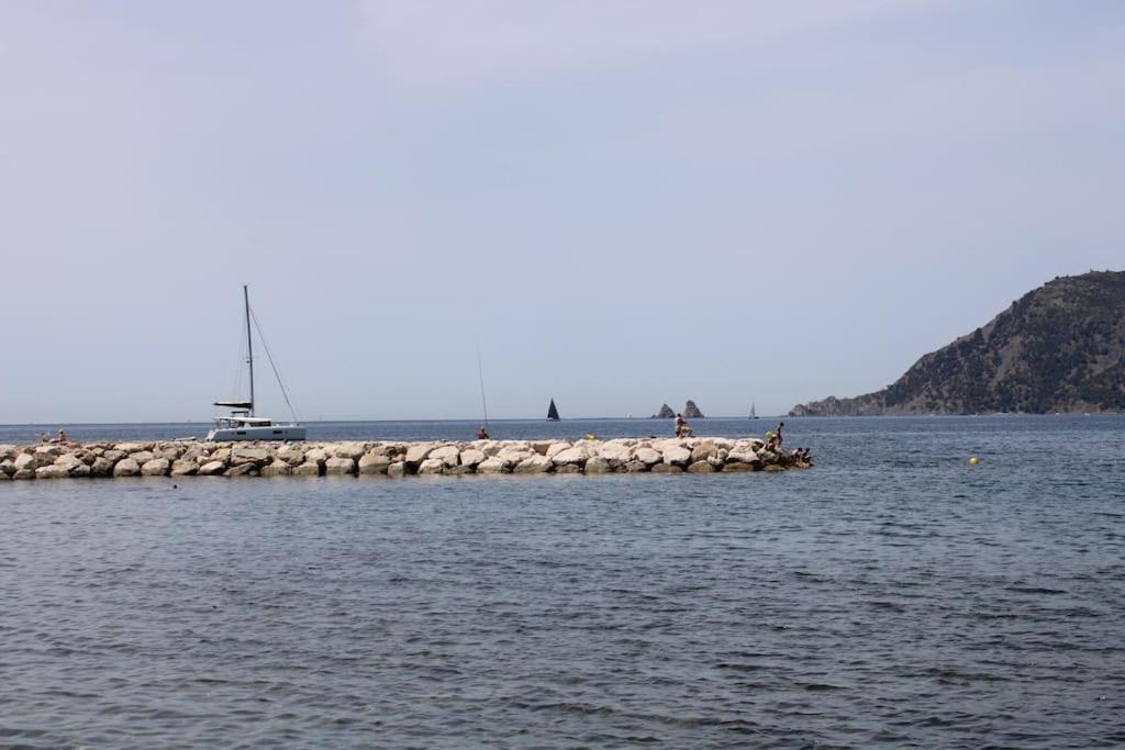 Studio L'Echappee Mandreenne Le Calme Entre Mer Et Foret Saint-Mandrier-sur-Mer Exteriér fotografie